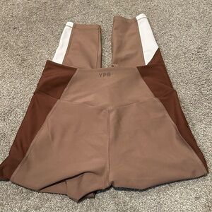 Abercrombie & Fitch Willow Colorblock YPB leggings in brown and white M short